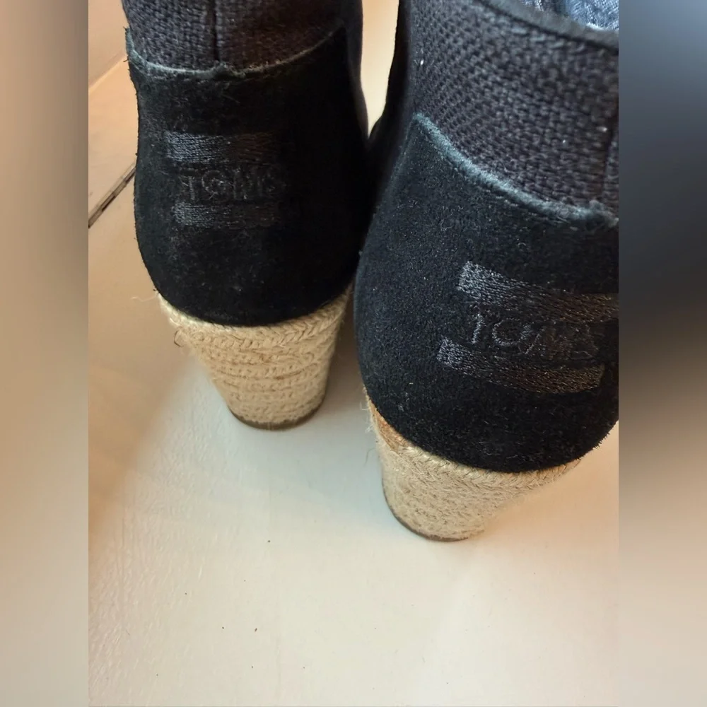 Toms chic black